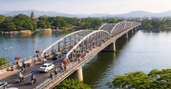 Cây cầu 2.000 tỷ bắc qua dòng sông biểu tượng tại TP trẻ nhất Việt Nam có chuyển động mới