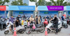 Trải nghiệm thuyết phục, chi phí thấp, lên đời nhàn, người Hà Nội nô nức chọn xe điện VinFast tại “Ngày hội Thu xăng đổi điện”