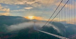 Siêu cầu kính duy nhất tại Việt Nam ghi 2 kỷ lục thế giới: Nằm tại thị xã 3 ngày tuổi, diện tích rộng hơn 3 tỉnh miền Bắc
