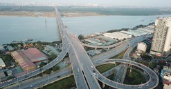 Cây cầu dài 6km bắc qua sông Hồng, là công trình gắn liền kỷ niệm 1000 năm Thăng Long - Hà Nội được đề xuất sửa chữa