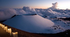 Không phải Everest, đây mới là ngọn núi cao nhất thế giới
