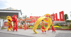 Tấp nập khách tới các điểm du lịch Quảng Ninh dịp đầu xuân