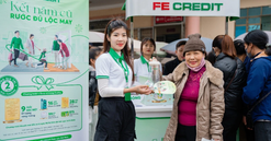 FE CREDIT: Khách hàng hào hứng tham gia tư vấn và nhận quà tại các chuỗi hoạt náo
