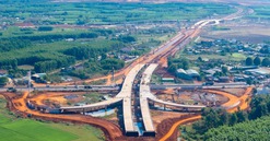 Huy động hơn 800 nhân sự, hai tuyến đường nghìn tỷ nối tới sân bay lớn nhất Việt Nam do liên danh Đèo Cả thực hiện sắp ‘về đích’