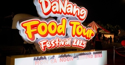 Uống bia, ăn xúc xích Bà Nà tại Lễ hội Đà Nẵng Food Tour 2025