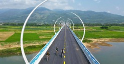 Địa phương dự kiến sáp nhập với TP. Đà Nẵng sở hữu 2 cây cầu tựa đường hầm dài vô tận nhờ hệ thống đèn đặc biệt