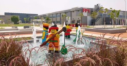 Bên trong nhà máy LEGO lớn nhất thế giới tại tỉnh giàu nhất Việt Nam: Văn phòng thiết kế hiện đại, sáng tạo và đậm dấu ấn văn hóa Việt