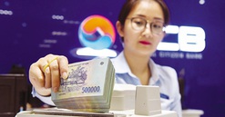 Tiền gửi bị hút khỏi ngân hàng, sức ép lãi suất lại tăng