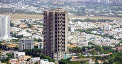 Tòa nhà chọc trời 33 tầng cao nhất thành phố biển bỏ hoang gần 10 năm: Khung xương trơ trọi giữa ‘đất vàng’, tương lai vẫn vô định