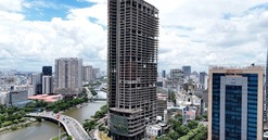 Tòa nhà từng kỳ vọng là biểu tượng TP. HCM, cao thứ 3 Việt Nam nay là khối bê tông hoang hóa làm xấu bộ mặt thành phố