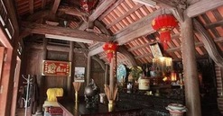 Ngôi nhà cổ dựng hoàn toàn từ gỗ quý như 'vàng ròng lộ thiên' toả hương thơm ngát khiến ai nấy đều sửng sốt