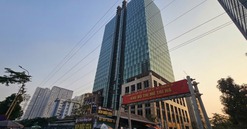 Tháp 27 tầng bỏ hoang nằm đối diện tòa nhà chọc trời cao nhất Thủ đô: Hoang phế suốt 16 năm qua, tương lai vẫn vô định