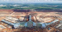Siêu sân bay của Việt Nam dự kiến hoàn thành cuối năm nay đang xây dựng lại gặp khó