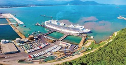 Mở rộng gần gấp đôi khu cảng nằm trong vịnh biển đẹp nhất thế giới, giữa hai đô thị lớn nhất miền Trung