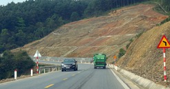 Đề xuất tháo dỡ dải phân cách 100m trên Quốc lộ 3, Bộ Xây dựng lên tiếng