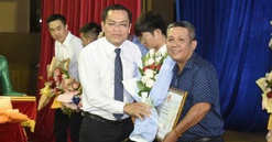 Chủ tịch UBND tỉnh Bạc Liêu tặng Bằng khen cho phóng viên Tạp chí Reatimes