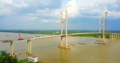 Cây cầu gần 7.000 tỷ, cách cầu dây văng đầu tiên do Việt Nam thiết kế 3,8km sắp hoàn thành
