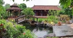 Biệt phủ trăm tỷ của 'nghệ sĩ nặng nhất Vbiz': Rộng hơn 1.600m2, mang nguyên khung nhà cổ 100 tuổi từ Nam Định vào Đồng Nai xây dựng