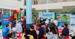 "Già rồi ai mà không bệnh, nhờ Long Châu, tôi mới phát hiện sớm"