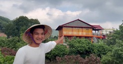 Nhà sàn bạc tỷ mà nghệ sĩ hài bán bún đậu báo hiếu cha mẹ: Xây dựng từ loại gỗ đặc biệt, quy mô gần 400m2
