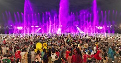Van Phuc Water Show mở đầu mùa hè đáng nhớ cho trẻ thơ