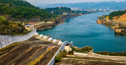 Nhà máy thủy điện từng lớn nhất Đông Nam Á: 40.000 công nhân Việt Nam - Liên Xô phối hợp xây dựng, nay sở hữu hầm dẫn nước lớn nhất đất nước