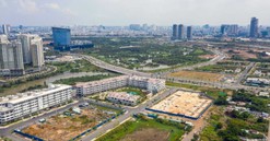 "Máy bay trễ chuyến, phạt tiền hành khách" và quy định nộp bổ sung 5,4%/năm khi chậm tính tiền đất
