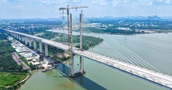 Chỉ 2 tuần nữa, cây cầu dây văng có tĩnh không cao nhất Việt Nam sẽ chính thức ‘cán đích’