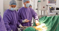 “Bàn tay vàng” hai thập kỷ chinh phục kỹ thuật phẫu thuật nội soi phức tạp gia nhập Vinmec Hạ Long