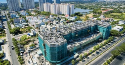 Lãi lớn trong quý II/2025, nhiều doanh nghiệp địa ốc vẫn nặng nợ