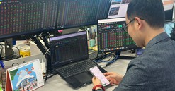 Thị trường chứng khoán: Dòng tiền mạnh mẽ “đương đầu” áp lực điều chỉnh