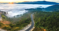 Cung đèo dài gần 20km có độ dốc lớn nhất phía Nam: Bắt đầu xây dựng từ thời Pháp thuộc, là cung đèo nguy hiểm bậc nhất cả nước