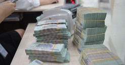 Động thái đáng chú ý của các ngân hàng thương mại trước áp lực siết chặt tỷ lệ an toàn vốn