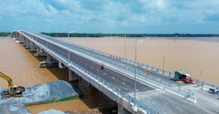 Vừa thông xe 3 ngày, cây cầu vượt sông Hậu nối thông ĐBSCL với TP. HCM bất ngờ tạm dừng lưu thông