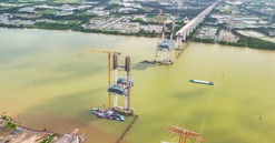 Sắp thành hình cầu dây văng tĩnh không cao nhất Việt Nam, kết nối đến siêu sân bay 16 tỷ USD