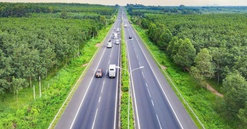 Sẽ nghiên cứu bổ sung làn đường vượt riêng trên các tuyến cao tốc