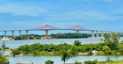 TP. Huế: Cầu vượt cửa biển dài nhất miền Trung đạt gần 90% khối lượng