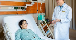 Hiến gan cứu vợ, chồng nói một câu khiến ai nghe cũng nghẹn lời