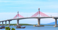 Cầu đẹp nhất Bắc miền Trung: Kiến trúc búp sen ấn tượng, cửa ngõ kết nối 2 tỉnh Nghệ - Tĩnh