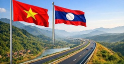 Gặp gỡ Thủ tướng Việt Nam, Tổng Bí thư, Chủ tịch nước Lào nhất trí thúc đẩy tuyến cao tốc Hà Nội - Viêng Chăn