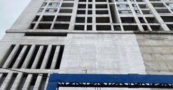 Từng được hứa tái khởi động, tòa nhà chọc trời kỳ vọng cao thứ 3 Hà Nội nay thành bãi đỗ xe, sân pickleball