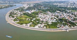 Chỉ hơn một tháng nữa sẽ thông xe tuyến đường ven sông gần 5km đi qua biệt thự cổ là bối cảnh phim Người đẹp Tây Đô