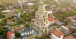 Lâu đài hoàng gia giữa làng quê Bắc Ninh: Cao 12 tầng, nội thất ‘sang - xịn’ đến choáng ngợp