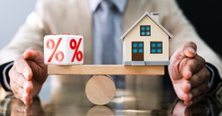 Lãi suất tăng cao, đâu là thời điểm phù hợp để người mua nhà "xuống tiền"?