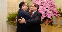 Thủ tướng Phạm Minh Chính thăm nguyên lãnh đạo Đảng, Nhà nước và dâng hương tưởng nhớ các đồng chí cố lãnh đạo