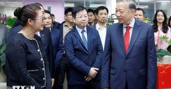 Tổng Bí thư Tô Lâm thăm, chúc Tết cán bộ, phóng viên VTV và VOV