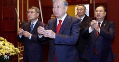 Tổng Bí thư Tô Lâm dâng hương tại Khu Di tích Hoàng thành Thăng Long và Di tích nhà 67