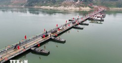 Thủ tướng gửi Thư khen các cơ quan, đơn vị làm cầu phao qua sông Lô