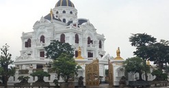 ‘Ông trùm’ thạch rau câu Long Hải sở hữu lâu đài dát vàng, giá trị trăm tỷ trên mảnh đất quê hương