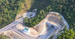 Chỉ vài ngày nữa, chính thức thông xe hầm xuyên qua dãy núi chạy ra biển Đông, nối thông 2 tỉnh hẹp nhất Việt Nam